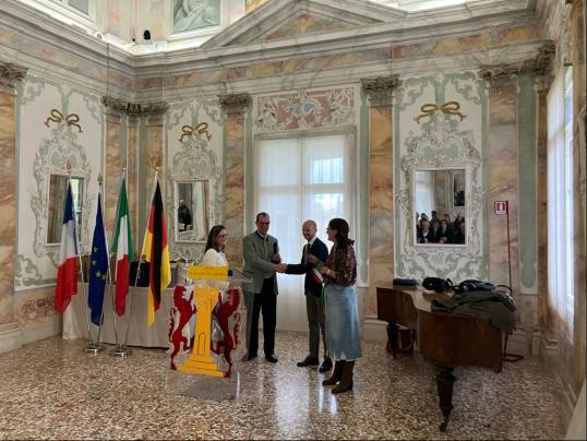 Offizielle Begrüßung im Palazzo Sturm durch Bassanos neuen Bürgermeister Nicola Finco.